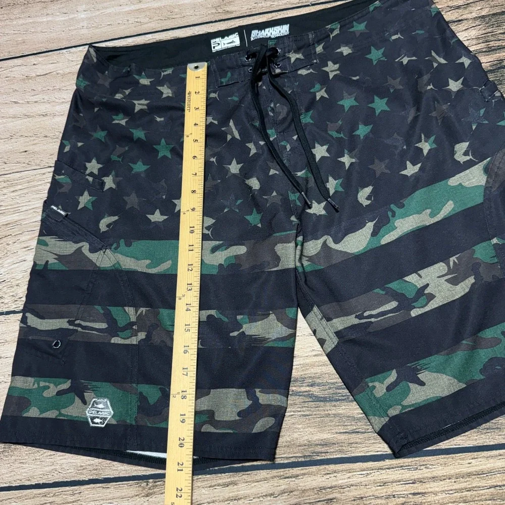 Pelagic Sharkskin Boardshorts Men 40 Black Camo Stars Stripes Fishing Shorts
